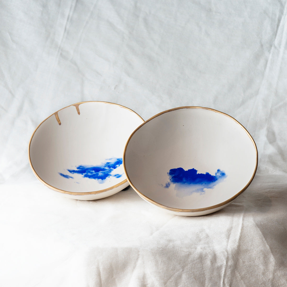 Set de dos boles con nubes y oro
