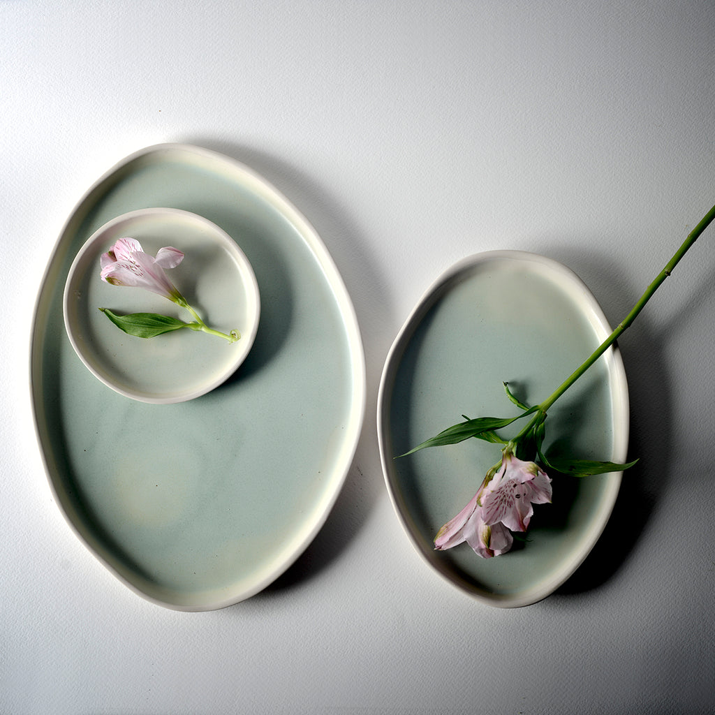 SET OF GREEN SERVING PLATES